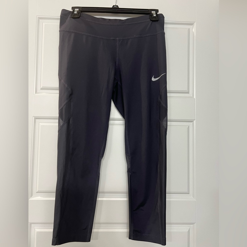 Nike Dri-fit medium capri leggings